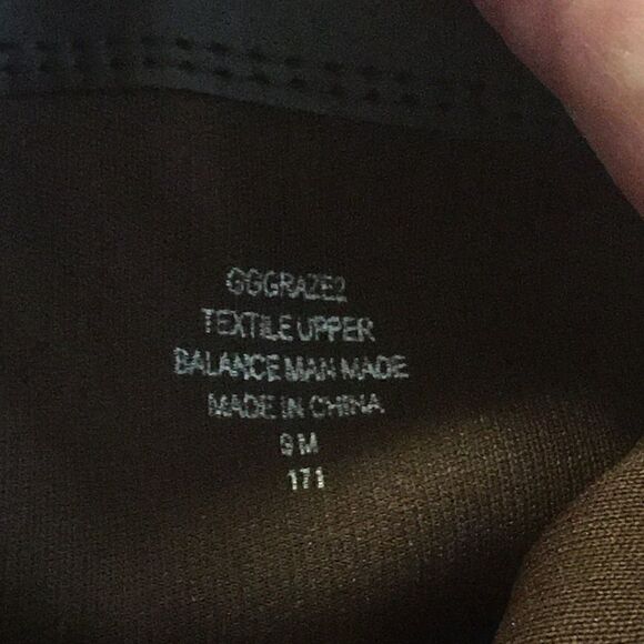 SUEDE 👢GUESS BOOTIES - Picture 6 of 7